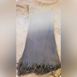 NIP Kevia ombré grey‎ and white scarf/wrap